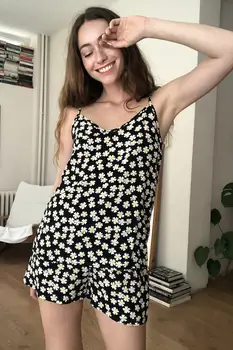 Trendyol Star Woven Pajamas set THMSS20PT0295
Trendyol Star Woven Pajamas set THMSS20PT0295