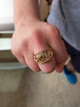 Huitan-Anillo de lujo con letra de Color oro K para hombre, diseño de trofeo, Circonia cúbica brillante, boda, marido, fiesta, regalo de cumpleaños, joyería