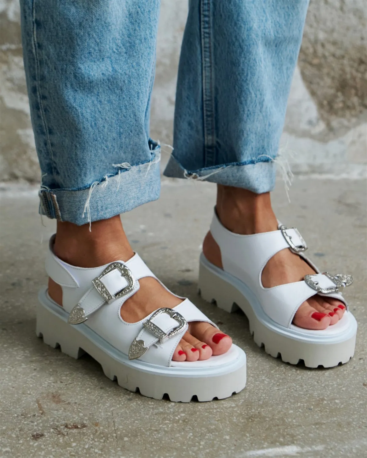 Eliox Inner Outer Real Leather Flat Sole Light Sole Women Sandals Black White Quality Leather Metal Buckle Belt Tip Stylish Summ
Eliox Inner Outer Real Leather Flat Sole Light Sole Women Sandals Black White Quality Leather Metal Buckle Belt Tip Stylish Summ