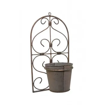 Metal planter hanging
Metal planter hanging