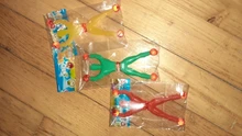 Juego de 30 Uds. De juguetes elásticos para niños, que incluyen 30 martillos adhesivos para manos, Color aleatorio