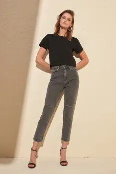Trendyol Ripped Detailed High Bel Mom Jeans TWOSS20JE0117
Trendyol Ripped Detailed High Bel Mom Jeans TWOSS20JE0117