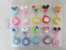 10 unids/lote encantador de la historieta muñecas enfermera retráctil de silicona relojes de bolsillo para Médico del hospital de las mujeres para hombre insignia carrete regalo