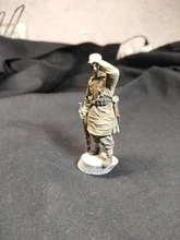 1:35 soldado mirando hacia fuera