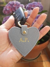LLavero de piel auténtica saffiano con letras iniciales personalizadas, llavero de forma de corazón para mujer, llavero de corazón para mujer
