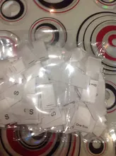 100 Uds un tamaño 0-3m 3-6m 6-9m 9-12m, 12-18m blanco suave estampado satinado doble tela de etiqueta de talla para niños