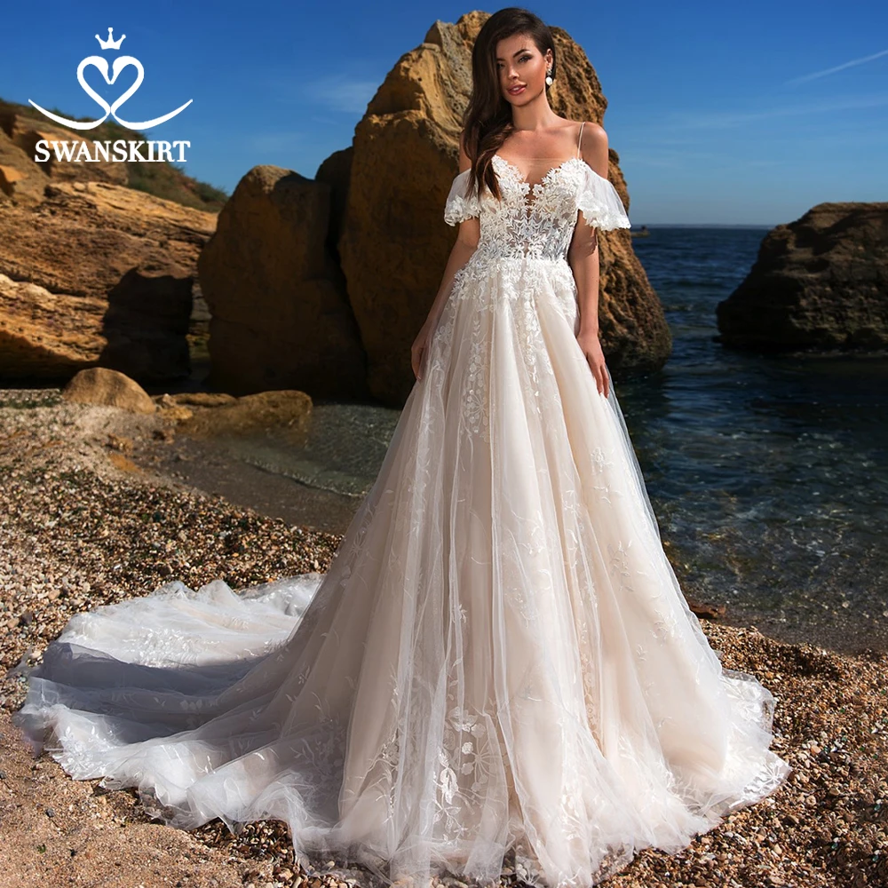 Boho Wedding Dress 2019 Light Appliques Lace A-Line Court Train Customized Illusion Bride Gown Turkry vestido de noiva PY01
Boho Wedding Dress 2019 Light Appliques Lace A-Line Court Train Customized Illusion Bride Gown Turkry vestido de noiva PY01