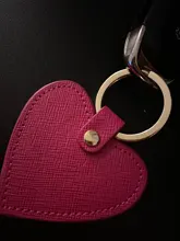 LLavero de piel auténtica saffiano con letras iniciales personalizadas, llavero de forma de corazón para mujer, llavero de corazón para mujer