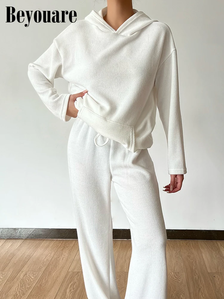 Женский вязаный костюм Beyouare, Свободный Повседневный костюм из двух предметов, свитшот с длинным рукавом и капюшоном и брюки с эластичным поясом, осень 2022
Женский вязаный костюм Beyouare, Свободный Повседневный костюм из двух предметов, свитшот с длинным рукавом и капюшоном и брюки с эластичным поясом, осень 2022