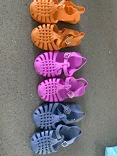 Los niños de verano sandalias bebé niña suave antideslizante zapatos de princesa Zapatos Niños caramelo zapatos Jelly de playa niños Casual romano zapatillas