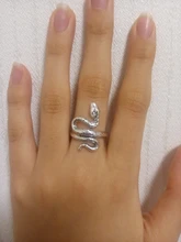 Nuevo superventas serpiente anillo de apertura de aleación de Zinc negro Animal de moda de anillo de los hombres y las mujeres las manos decoradas joyería regalos