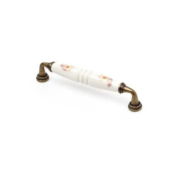 Box with 10 handles rustic made in porcelain, finish brown flower and 128 mm distance between points.
Box with 10 handles rustic made in porcelain, finish brown flower and 128 mm distance between points.
