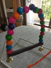 Columpio de madera Natural para loros, jaula colgante para mascotas con cuentas de colores, suministros para pájaros, campanas, juguetes, 1 unidad