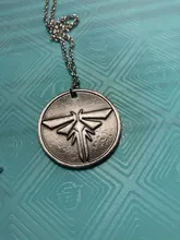 Collar de luciérnaga con logotipo letras para hombre y mujer, colgante Retro de The Last Of Us 2, joyería de juego caliente para hombres y mujeres