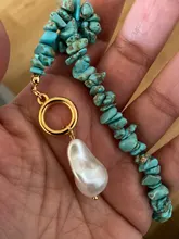 Simulación de perlas estilo barroco collar Simple con colgante diseño de piedra verde salvaje elegante encanto collar de la letra inicial para la joyería de las mujeres