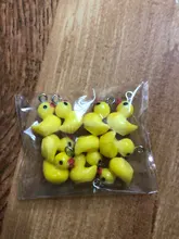 10 uds. De animales de la familia, pequeños abalorios de resina de pato amarillo, colgante de Animal, pendiente artesanal, joyería de moda