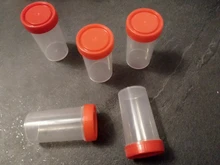 Contenedor de orina, taza para muestras, botella de muestra, 60ml Vol, moldeado, graduación, Ml y Oz PP EO, tapón rojo estéril