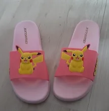 Pikachu-Zapatillas de verano de interior para niños, antideslizantes, color negro