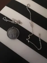 Collar de luciérnaga con logotipo letras para hombre y mujer, colgante Retro de The Last Of Us 2, joyería de juego caliente para hombres y mujeres