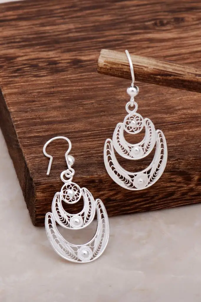 Design Dangling Filigree Silver Earrings 4612 High Quality Hand Made Original Filigree Silver Jewellery Gift for Women
Design Dangling Filigree Silver Earrings 4612 High Quality Hand Made Original Filigree Silver Jewellery Gift for Women