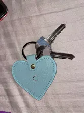 LLavero de piel auténtica saffiano con letras iniciales personalizadas, llavero de forma de corazón para mujer, llavero de corazón para mujer