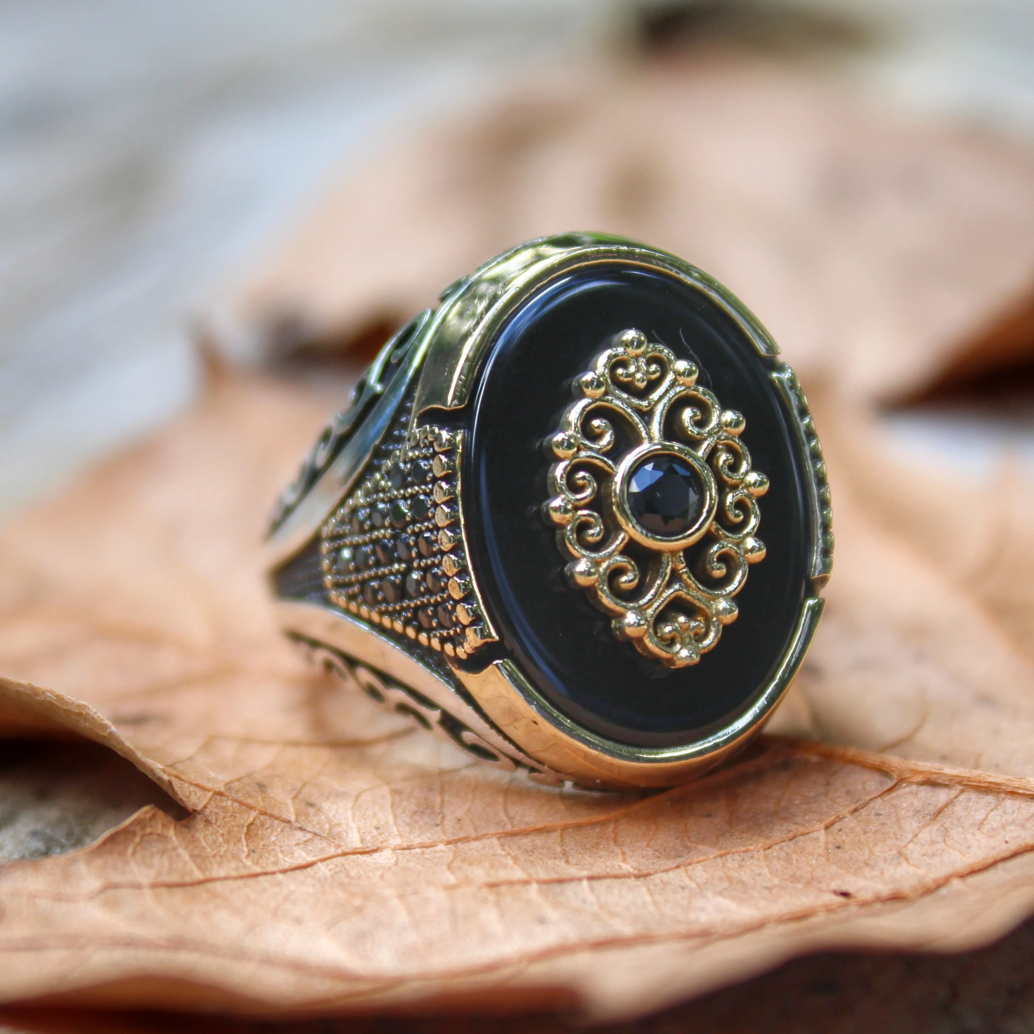 Real Pure 925 Sterling silver ring real onyx stone hand made made in turkey luxury and trendy model vintage style new model
Real Pure 925 Sterling silver ring real onyx stone hand made made in turkey luxury and trendy model vintage style new model
