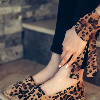 Jamie Leopard Linen Ballerina
Jamie Leopard Linen Ballerina