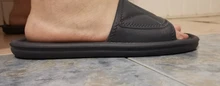 2021 NOVEDAD DE VERANO zapatillas de los hombres es EVA de celosía interior antideslizante suela gruesa pantuflas domésticas para baño par hoteles Hostel de zapatos