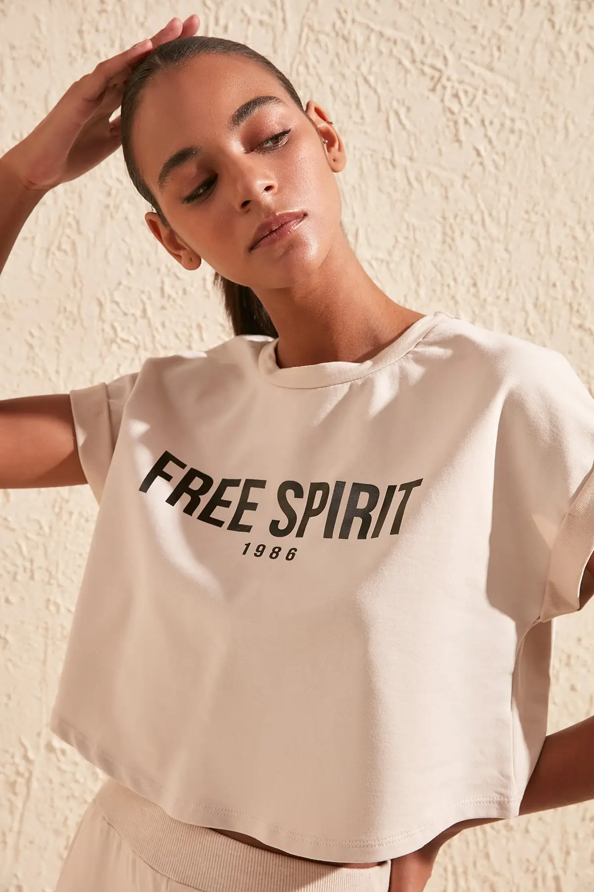 Trendyol Casual Mold Sports Sweatshirt TWOSS20SW0200 
Trendyol Casual Mold Sports Sweatshirt TWOSS20SW0200