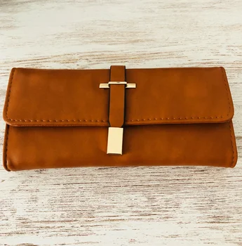 Brown purse gold
Brown purse gold