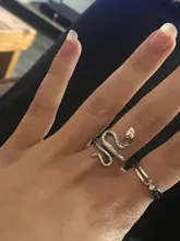 Nuevo superventas serpiente anillo de apertura de aleación de Zinc negro Animal de moda de anillo de los hombres y las mujeres las manos decoradas joyería regalos