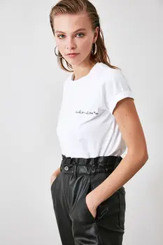 Trendyol Embroidered White and Black Flat 2'li Package Bicycle Neck Basic Knitted T-Shirt TWOAW21TS0077
Trendyol Embroidered White and Black Flat 2'li Package Bicycle Neck Basic Knitted T-Shirt TWOAW21TS0077