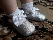 Zapatillas de primeros pasos para bebé, zapatos con lazo de princesa de PU, corazón amoroso, lazo con cordones, suela de cuna brillante, 2019