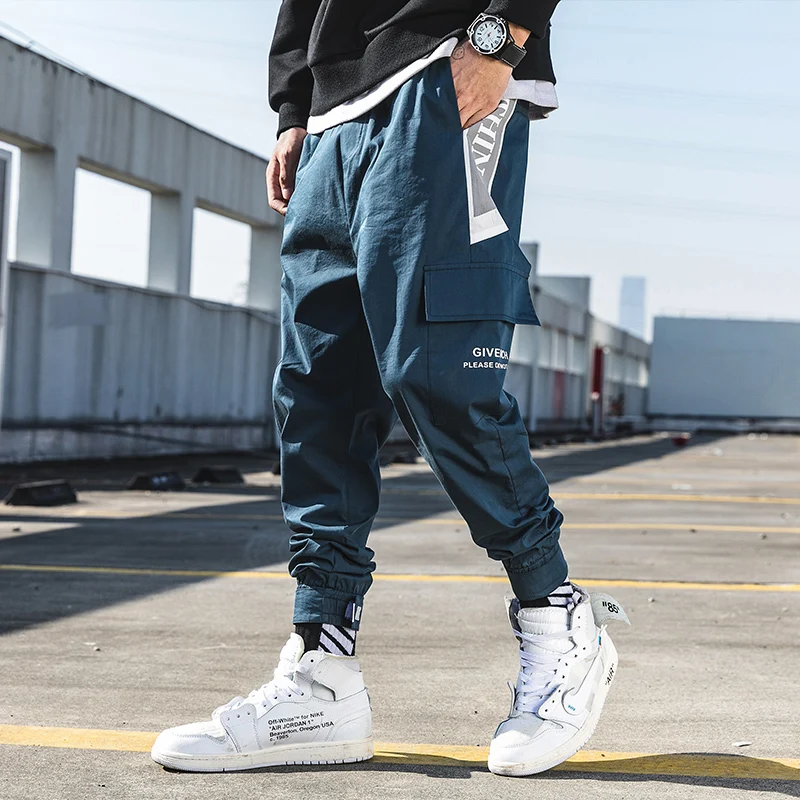 2019 summer thin section multi-pocket tooling pants male Korean version of the trend of the leg pants elastic sports nine pants
2019 summer thin section multi-pocket tooling pants male Korean version of the trend of the leg pants elastic sports nine pants