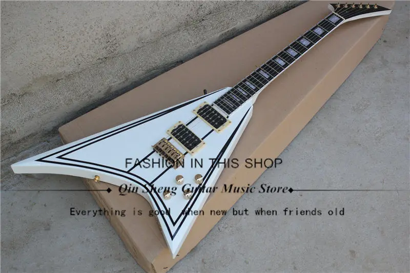 white electric guitar with flying V body,switch on side,HH pickups,rosewood fingerboard,golden hardware,free shipping
white electric guitar with flying V body,switch on side,HH pickups,rosewood fingerboard,golden hardware,free shipping