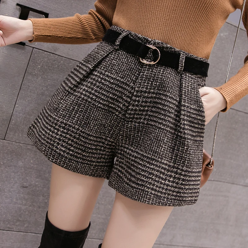 2019 New Spring Autumn Wool Shorts Women Korean High Waist Plaid Wide Leg Shorts Femme Casual Loose Boots Shorts
2019 New Spring Autumn Wool Shorts Women Korean High Waist Plaid Wide Leg Shorts Femme Casual Loose Boots Shorts