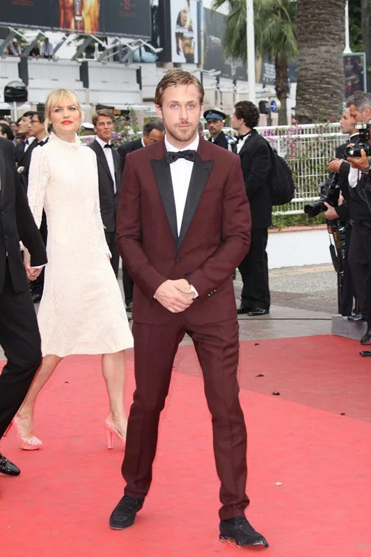 Burgundy Mens Suits One Button Groom Tuxedos Peaked Lapel Wedding Suits Groomsmen Prom Formal Men Suits ( jacket+Pants+tie)
Burgundy Mens Suits One Button Groom Tuxedos Peaked Lapel Wedding Suits Groomsmen Prom Formal Men Suits ( jacket+Pants+tie)