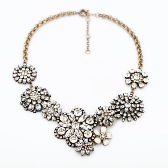 European and American wind joker concise fashion luxury geometric designs women's crystal diamond clavicle short chain necklace
European and American wind joker concise fashion luxury geometric designs women's crystal diamond clavicle short chain necklace