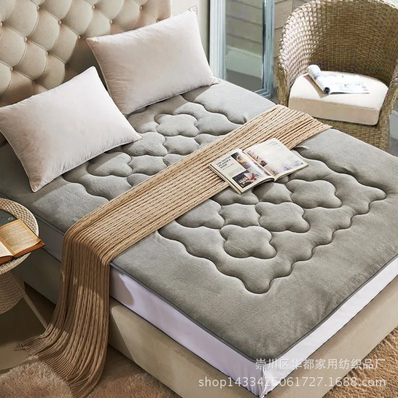 Foldable plush mattress Thick coral velvet tatami mattress single mattress student children slip double soft warm bed bedding
Foldable plush mattress Thick coral velvet tatami mattress single mattress student children slip double soft warm bed bedding