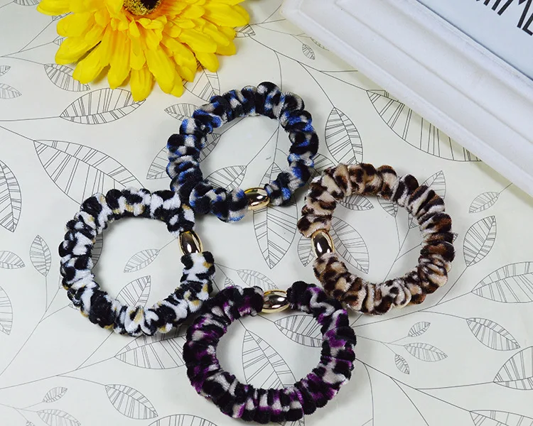 1PCS Velvet Leopard print Women Hair Band Elastic Hair Ropes Ponytail Holder Colors Mixed Women Hair Accessories Hair
1PCS Velvet Leopard print Women Hair Band Elastic Hair Ropes Ponytail Holder Colors Mixed Women Hair Accessories Hair