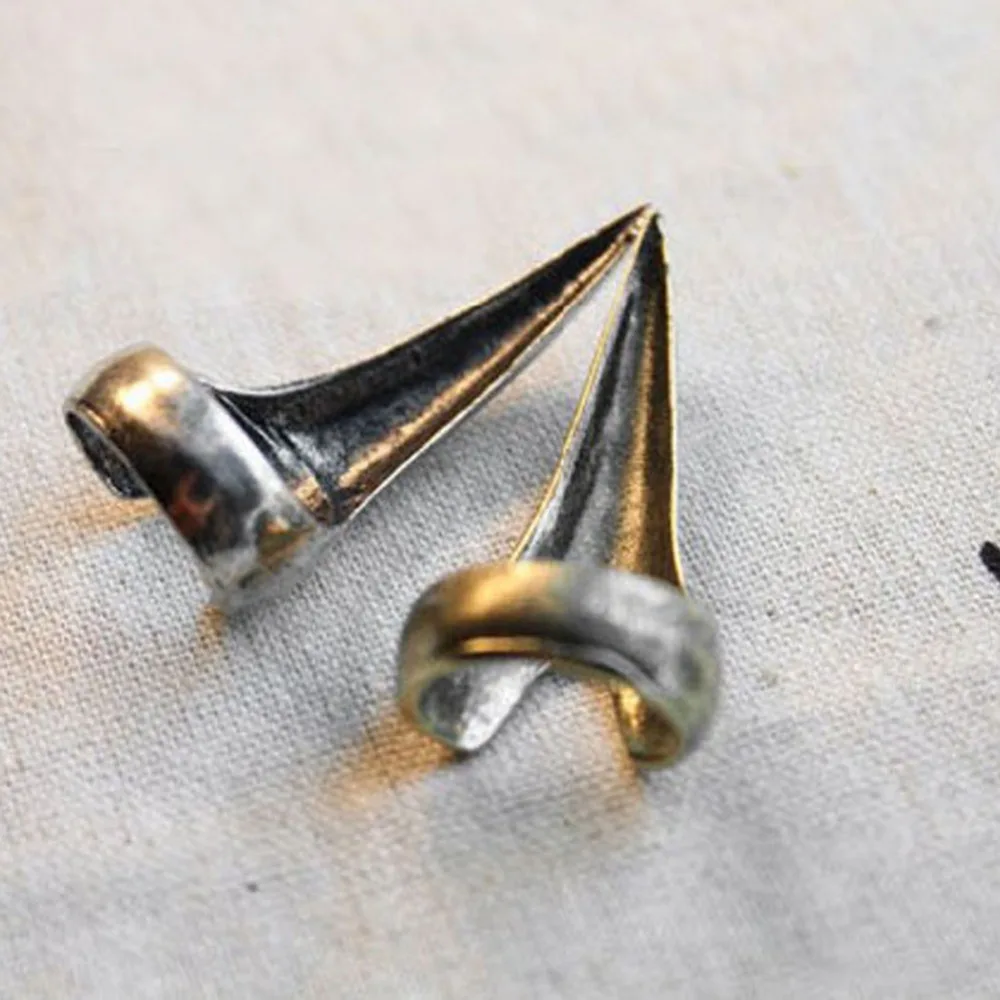 Trendy Punk Claw Rings Retro Cool Gothic Punk Claw Rings Talon Claw Finger Spike Fingertip Nail Ring For Men/Women
Trendy Punk Claw Rings Retro Cool Gothic Punk Claw Rings Talon Claw Finger Spike Fingertip Nail Ring For Men/Women