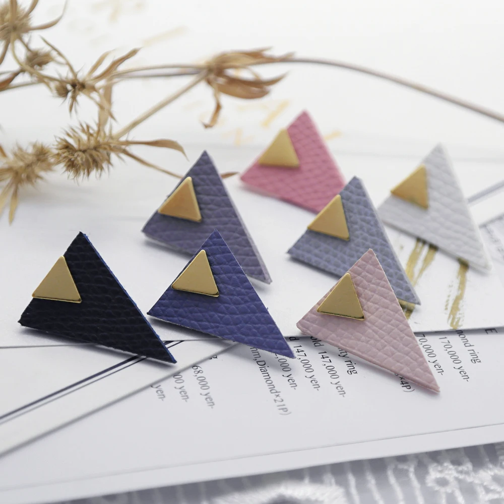 Handmade Dual-used Brass Golden Triangle Post Macaron Fashion Movable Faux Leather Triangles Stud Earrings with Earring Stoppers
Handmade Dual-used Brass Golden Triangle Post Macaron Fashion Movable Faux Leather Triangles Stud Earrings with Earring Stoppers