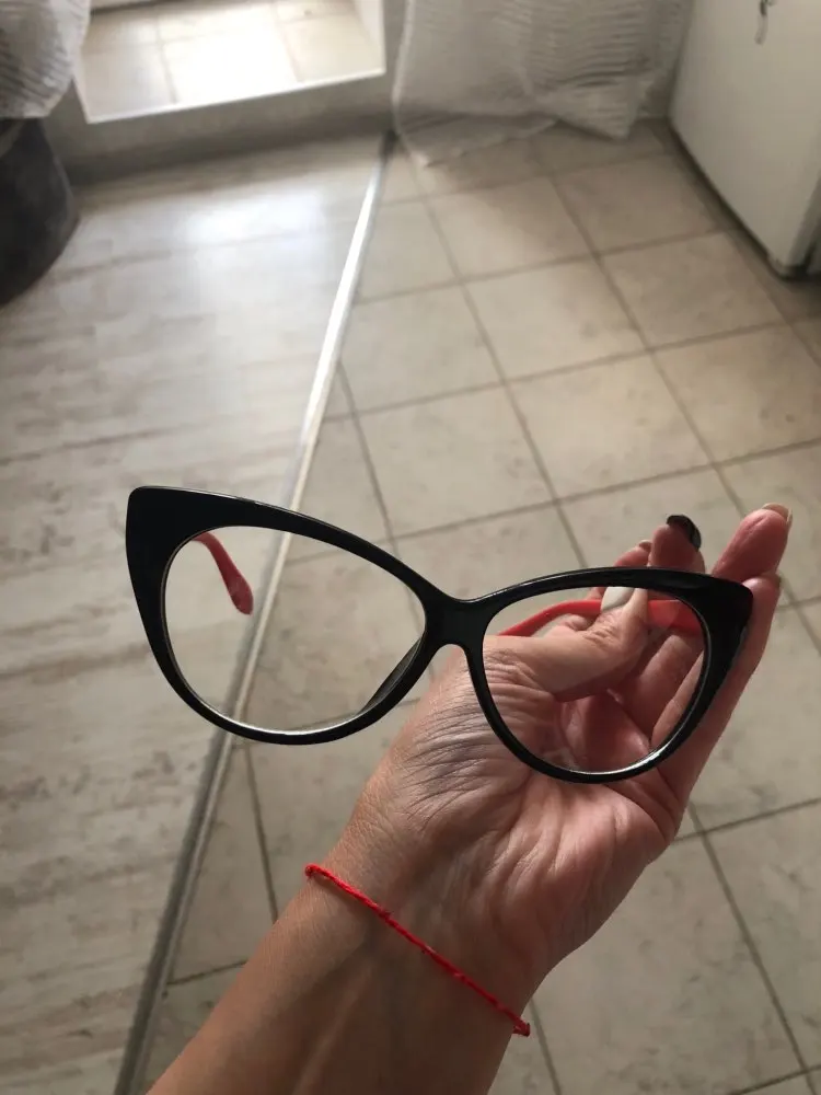 Thong retro POV glasses