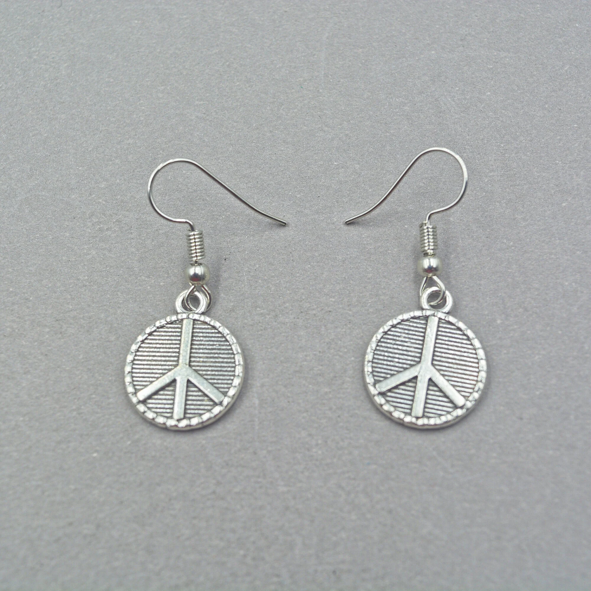 1pair Silver Peace Sign Earrings Peace Symbol Earrings Peace on Earth Gift for her
1pair Silver Peace Sign Earrings Peace Symbol Earrings Peace on Earth Gift for her