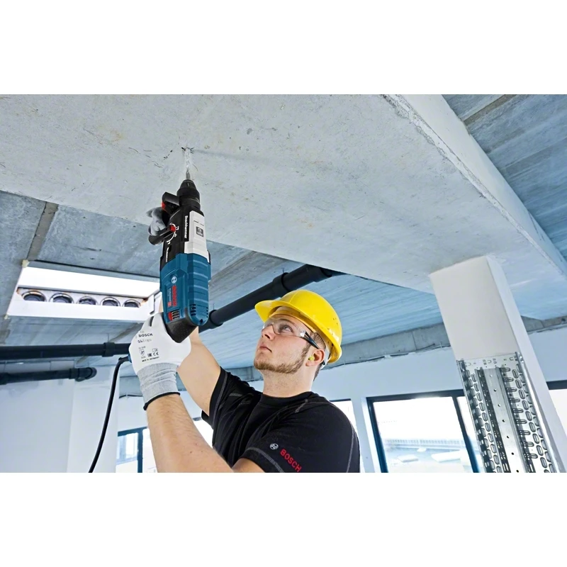 Перфоратор электрический Bosch GBH 2-28 (Мощность 880 Вт, сила удара 3,2 Дж, Патрон SDS+,900 об/мин, 4000 уд/мин, максимальный диаметр сверления по дереву 30 мм, металлу 13 мм, бетону 28 мм, коронкой 68 мм, 3 режима работы)