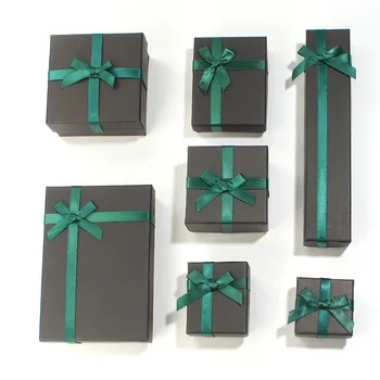 8Seasons Retro Paper Christmas Jewelry Gift Boxes Rectangle Black & Green Bowknot Pattern 20.8cm(8 2/8") x 4.3cm(1 6/8") , 2 PCs
8Seasons Retro Paper Christmas Jewelry Gift Boxes Rectangle Black & Green Bowknot Pattern 20.8cm(8 2/8") x 4.3cm(1 6/8") , 2 PCs