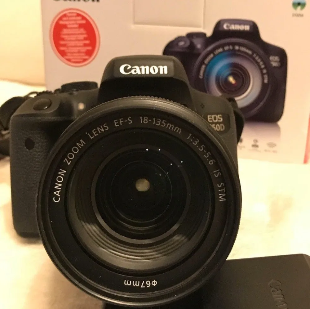 Корпус зеркальной камеры Canon EOS 750D с объективом EF-S 18-135 мм IS STM |
