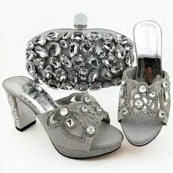 Shinning big rhinestones slippers shoes and clutches bag matching set for african aso ebi lace dress party italian shoe SB8395-1
Shinning big rhinestones slippers shoes and clutches bag matching set for african aso ebi lace dress party italian shoe SB8395-1