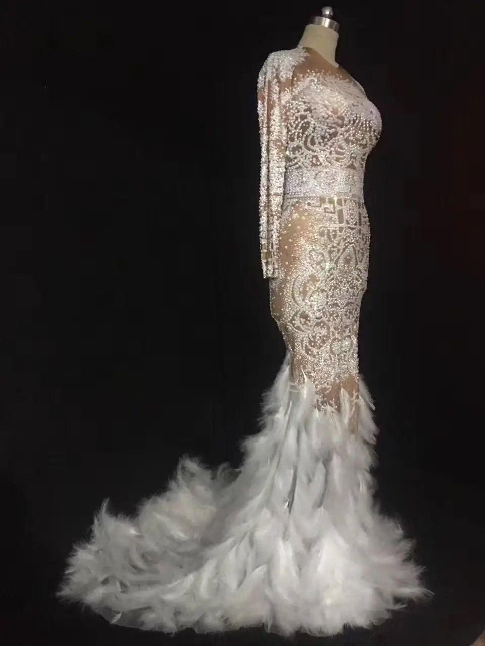 modern dance Rhinestones Feather Nude Sexy Nightclub Full Stones Long Big Tail Dress Costume Prom Birthday Celebrate Dresses
modern dance Rhinestones Feather Nude Sexy Nightclub Full Stones Long Big Tail Dress Costume Prom Birthday Celebrate Dresses