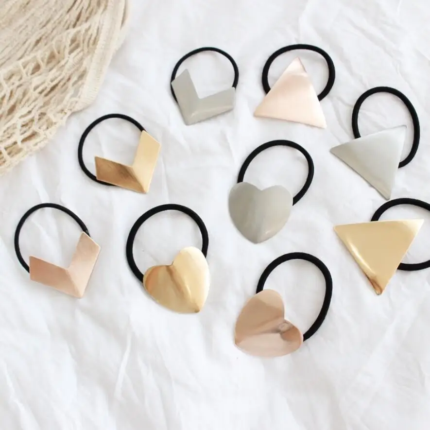 Minimalist Vintage European And American Hair Rope Girls Popular Metal Wire-Drawing Heart-Shaped Head Rope Hair Accessories
Minimalist Vintage European And American Hair Rope Girls Popular Metal Wire-Drawing Heart-Shaped Head Rope Hair Accessories